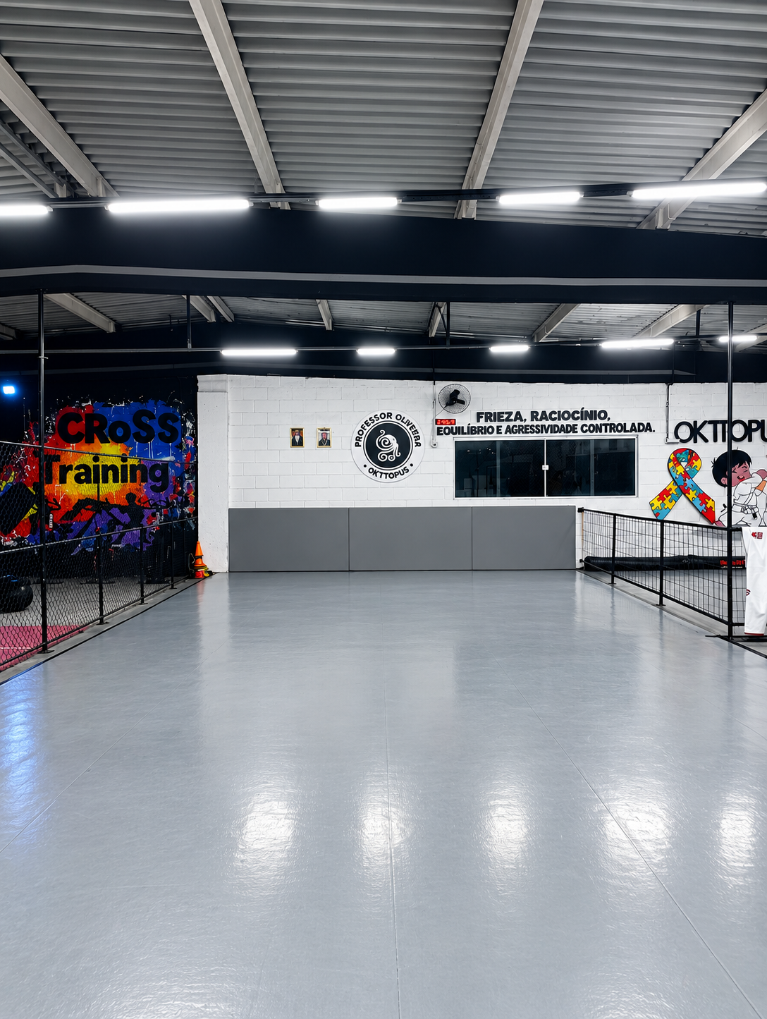 Espaço interno da academia Okttopus Jaguaribe